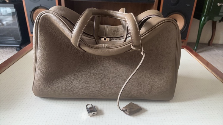 エルメス ヴィクトリア （ブランドバッグ）の商品画像 - 査定依頼日：2025年8月16日 - 最高査定価格：500,000円