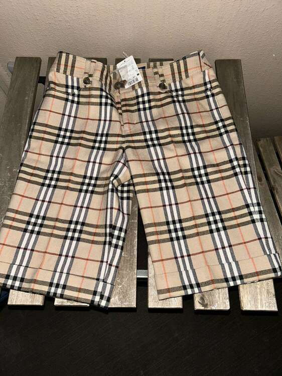 Burberry婦人服（古着・ファッション）の商品画像 - 査定依頼日：2024年11月14日 - 最高査定価格：300円