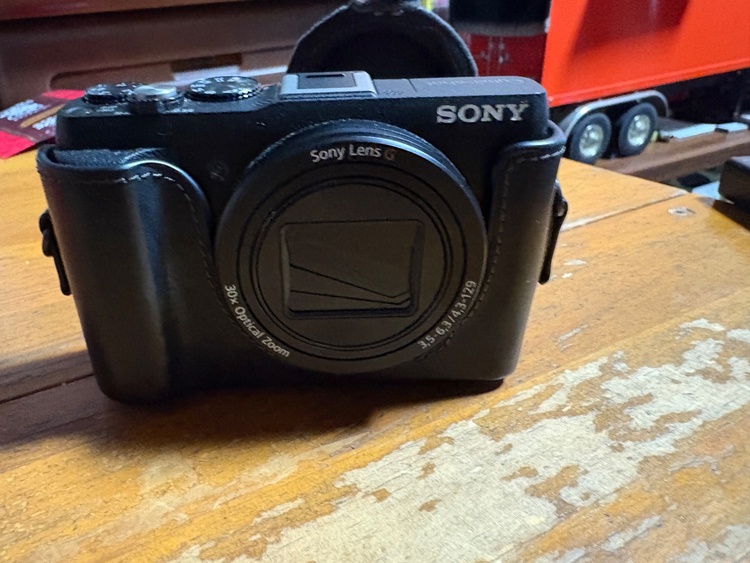 DSC-HV60V（カメラ）の商品画像 - 査定依頼日：2026年4月1日 - 最高査定価格：12,100円