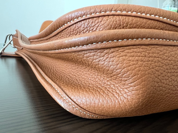 エブリンPMゴールドトリヨンクレマンス（ブランドバッグ）の商品画像 - 査定依頼日：2025年7月30日 - 最高査定価格：250,000円