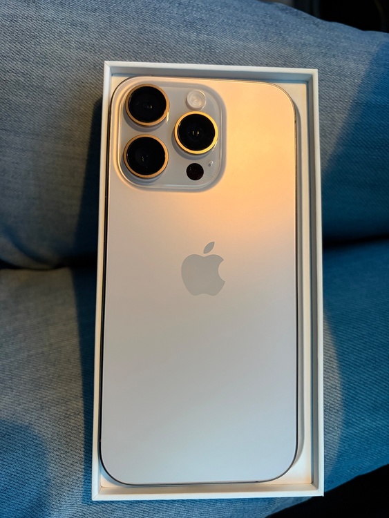iPhone iPhone 16 Pro 256GB SIMフリー（スマホ）の商品画像 - 査定依頼日：2026年9月25日 - 最高査定価格：121,000円