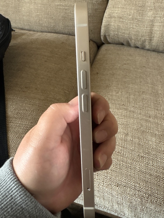 iPhone 13 128GB SIMフリー（スマホ）の商品画像 - 査定依頼日：2026年3月3日 - 最高査定価格：36,000円