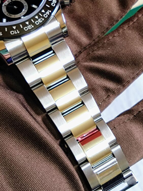 ロレックス デイトナ 116500LN 黒 2021年（高級時計）の商品画像 - 査定依頼日：2025年6月7日 - 最高査定価格：3,650,000円