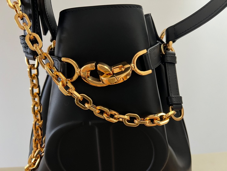 ディオール  （ブランドバッグ）の商品画像 - 査定依頼日：2025年10月12日 - 最高査定価格：250,000円