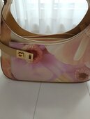 フェラガモ花柄バッグ（ブランドバッグ）の商品画像 - 査定依頼日：2026年8月18日 - 最高査定価格：4,000円