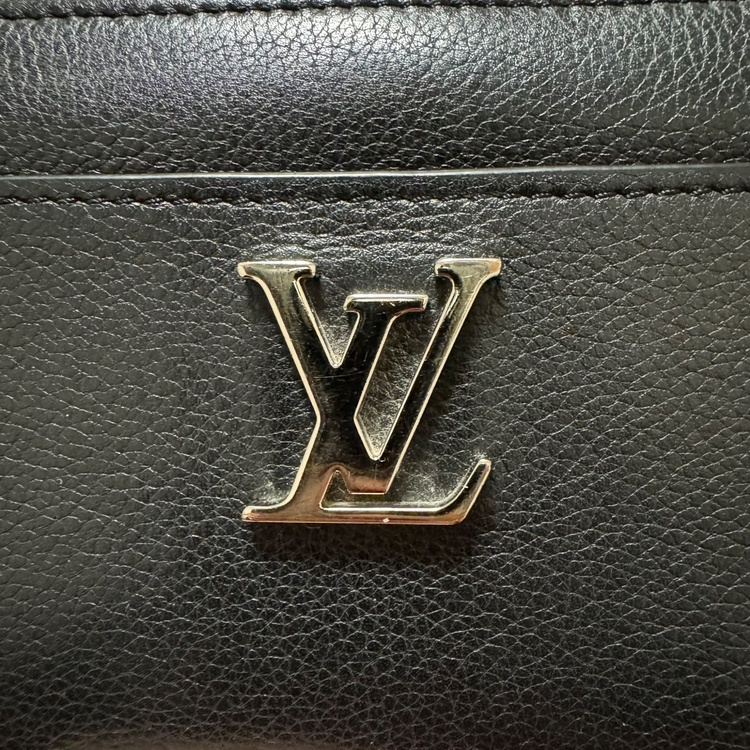 ジッピーロックミー長財布（ブランド財布・小物）の商品画像 - 査定依頼日：2026年2月16日 - 最高査定価格：15,000円