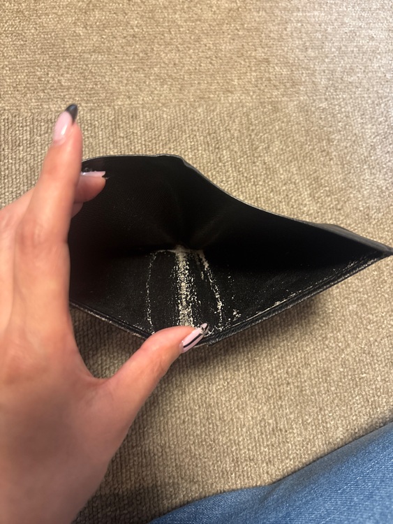 財布（ブランド財布・小物）の商品画像 - 査定依頼日：2025年8月13日 - 最高査定価格：2,000円