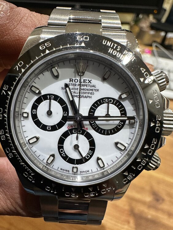 ロレックス デイトナ 11650（高級時計）の商品画像 - 査定依頼日：2025年4月4日 - 最高査定価格：5,050,000円