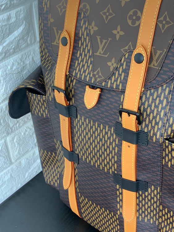 クリストファーPM N40358 ダミエジャイアント モノグラム NIGO バッ（ブランドバッグ）の商品画像 - 査定依頼日：2022年9月12日 - 最高査定価格：272,000円