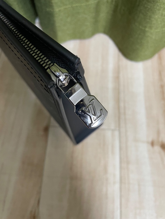 ポシェット・ヴォワヤージュ モノグラム・エクリプス（ブランドバッグ）の商品画像 - 査定依頼日：2025年8月14日 - 最高査定価格：55,000円