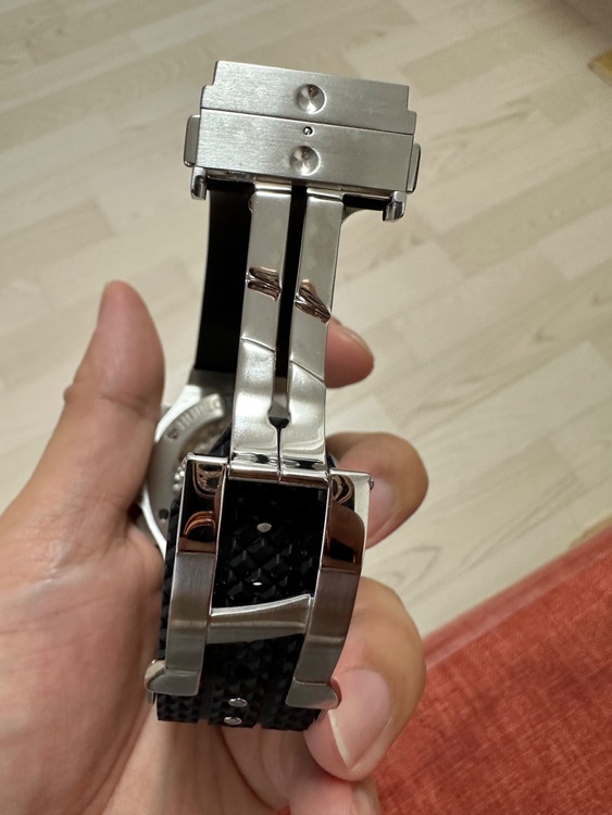 ウブロ ビックバン H301.SX.130.RX174 パヴェ ダイヤ（高級時計）の商品画像 - 査定依頼日：2025年8月26日 - 最高査定価格：1,500,000円