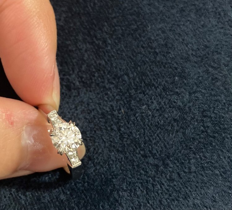 ハリー・ウィンストン　　トリストリング（宝石）の商品画像 - 査定依頼日：2022年11月2日 - 最高査定価格：450,000円