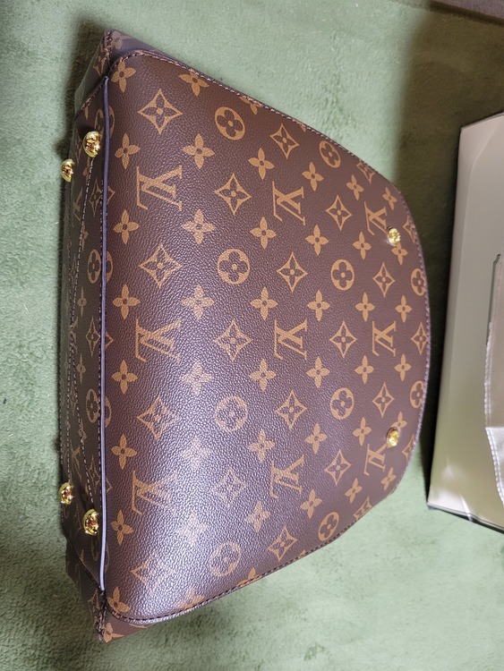 モンテーニュMM（ブランドバッグ）の商品画像 - 査定依頼日：2022年5月8日 - 最高査定価格：150,000円