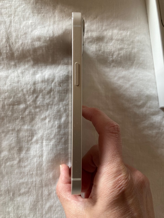 iPhone13 128GB MLND3J/A starlight（スマホ）の商品画像 - 査定依頼日：2025年11月20日 - 最高査定価格：43,000円