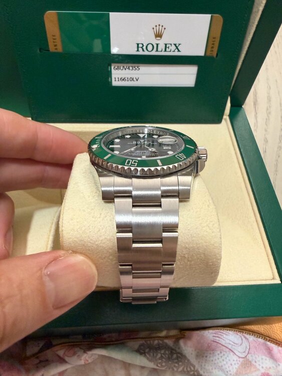 サブマリーナー 116610LV SS グリーン文字盤（高級時計）の商品画像 - 査定依頼日：2026年2月9日 - 最高査定価格：3,050,000円