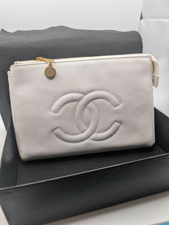 ポーチ（ブランドバッグ）の商品画像 - 査定依頼日：2025年7月17日 - 最高査定価格：35,000円