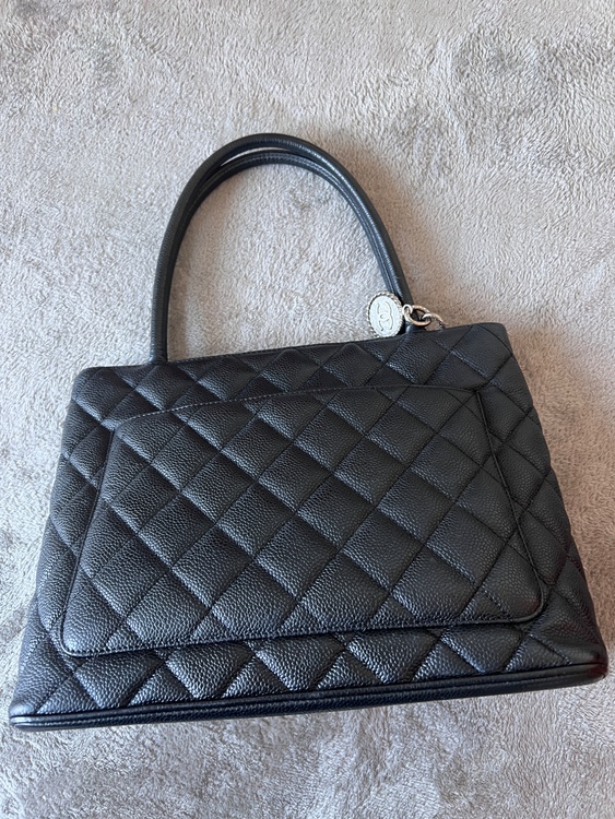 復刻トート（ブランドバッグ）の商品画像 - 査定依頼日：2026年3月7日 - 最高査定価格：160,000円