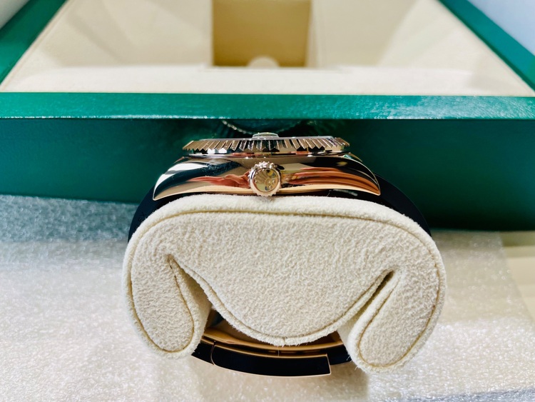 ロレックス スカイドゥエラー 336235（高級時計）の商品画像 - 査定依頼日：2025年6月23日 - 最高査定価格：6,200,000円