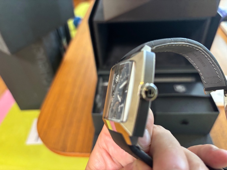 タグホイヤー モナコ V4 WAW208（高級時計）の商品画像 - 査定依頼日：2025年9月17日 - 最高査定価格：5,000,000円