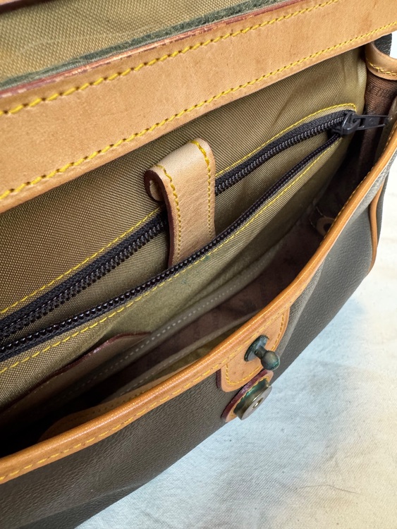 ハンティングワールド　カバン（古着・ファッション）の商品画像 - 査定依頼日：2025年6月6日