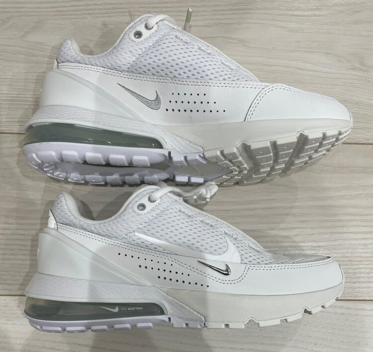 NIKE ウィメンズエアマックスパルススニーカー（古着・ファッション）の商品画像 - 査定依頼日：2025年4月3日 - 最高査定価格：2,200円