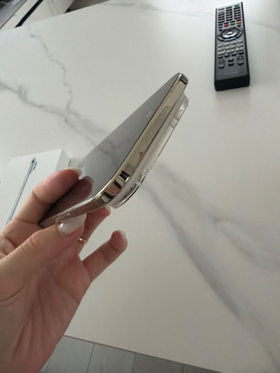 iPhone iPhone Air 256GB docomo（スマホ）の商品画像 - 査定依頼日：2026年6月4日 - 最高査定価格：95,000円