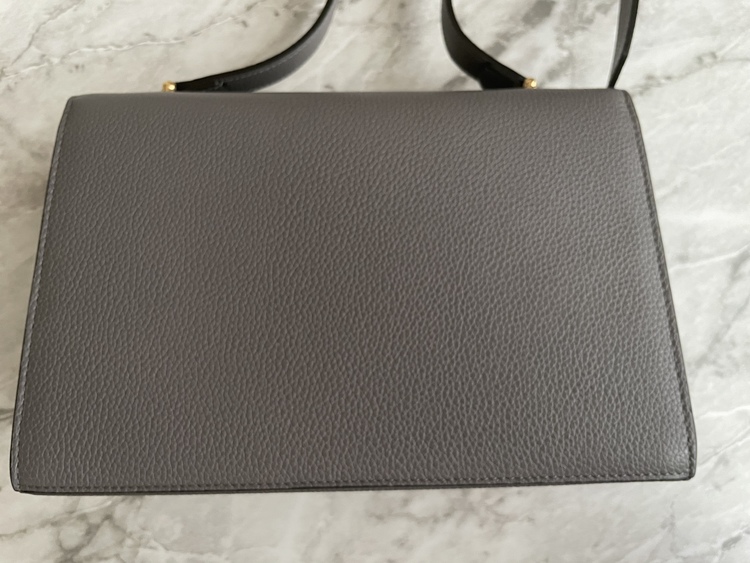 ズゥミ　ショルダーバッグ（ブランドバッグ）の商品画像 - 査定依頼日：2021年10月20日 - 最高査定価格：140,000円