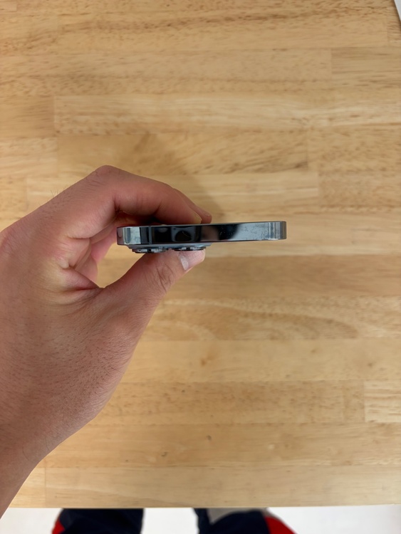 MLUK3J/A（スマホ）の商品画像 - 査定依頼日：2026年2月28日 - 最高査定価格：46,000円