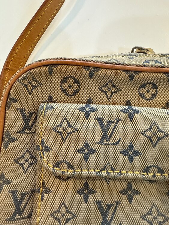 ショルダーバック（ブランドバッグ）の商品画像 - 査定依頼日：2025年5月3日 - 最高査定価格：5,000円