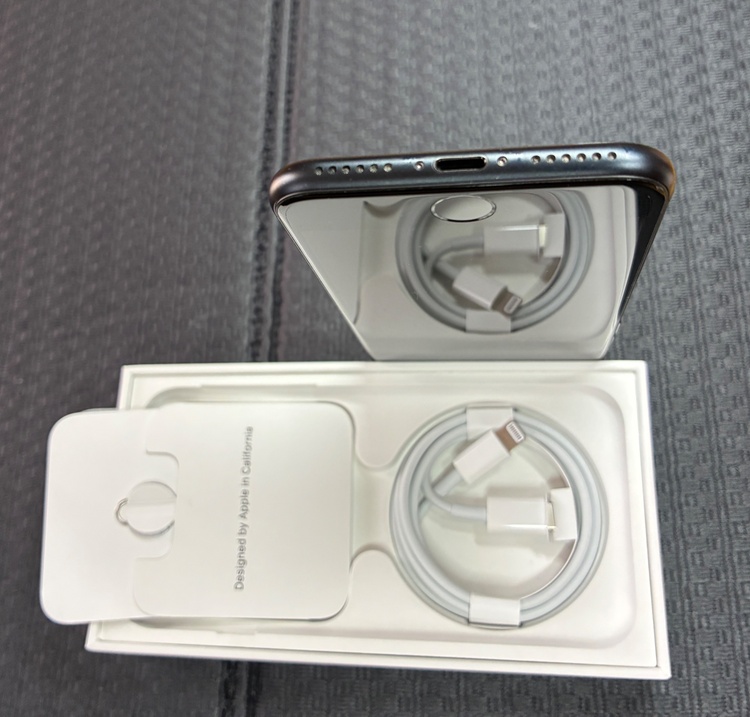 iPhone SE (第 3 世代) 64GB docomo（スマホ）の商品画像 - 査定依頼日：2026年4月17日 - 最高査定価格：20,000円