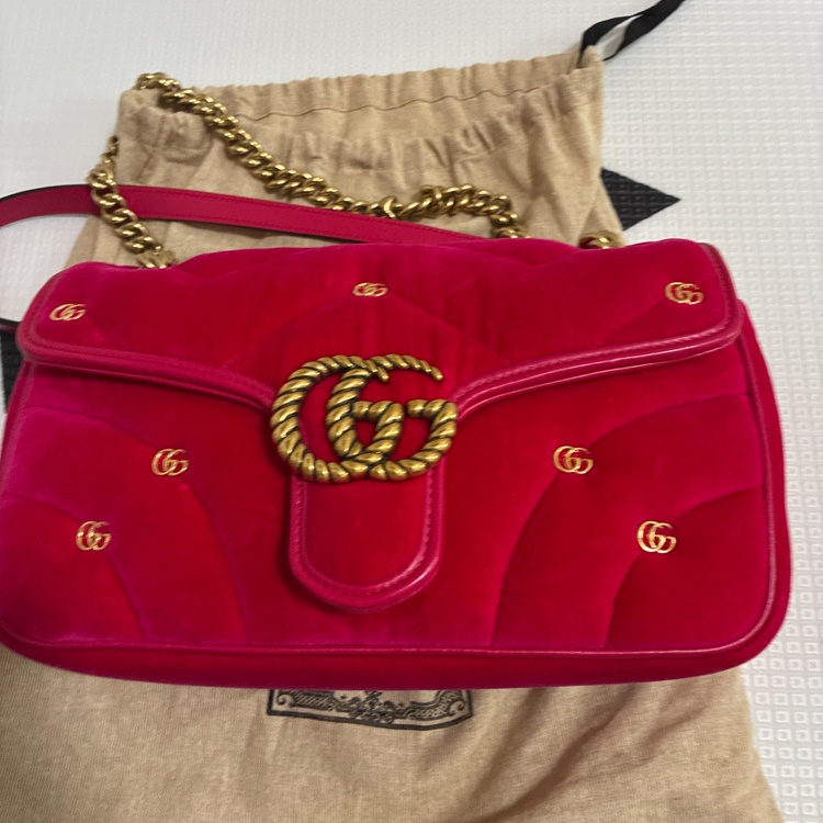 ベルベット ショルダーバッグ（ブランドバッグ）の商品画像 - 査定依頼日：2026年2月21日 - 最高査定価格：100,000円