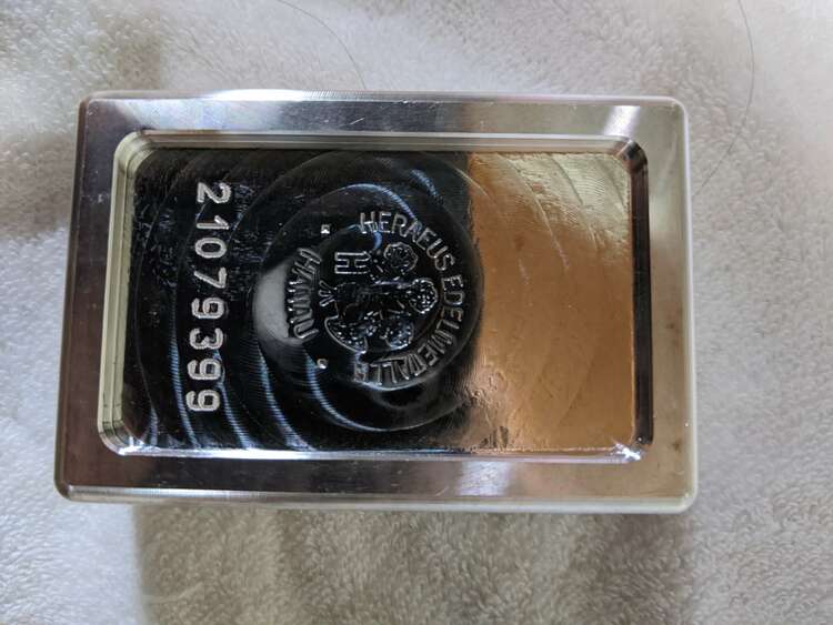 シルバーインゴット1kg（金・貴金属）の商品画像 - 査定依頼日：2025年2月21日 - 最高査定価格：110,000円