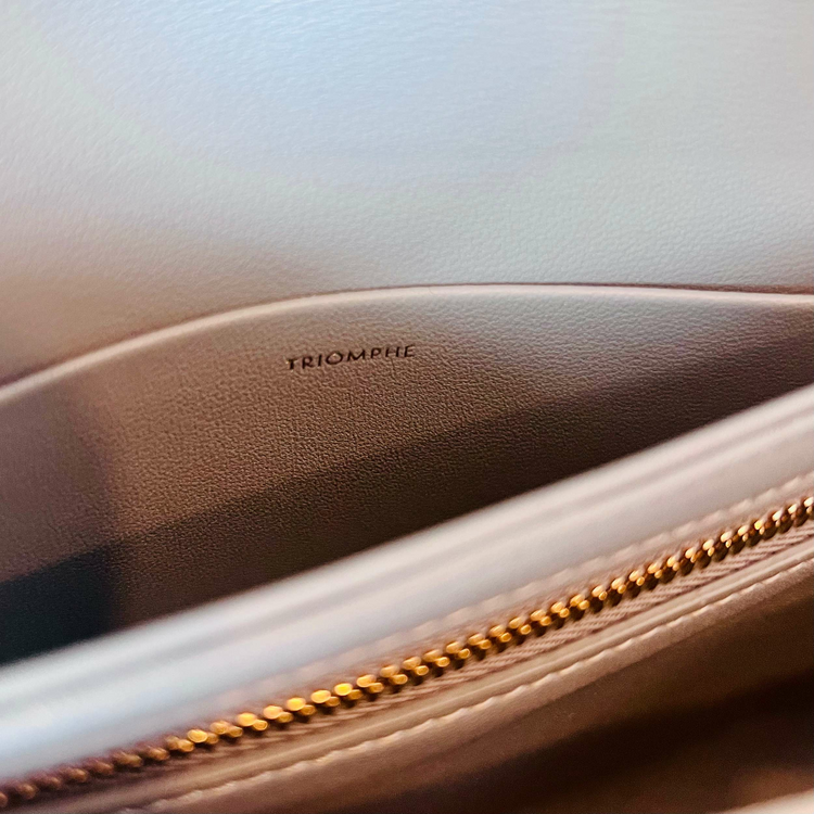 セリーヌ  （ブランドバッグ）の商品画像 - 査定依頼日：2025年4月8日 - 最高査定価格：220,000円