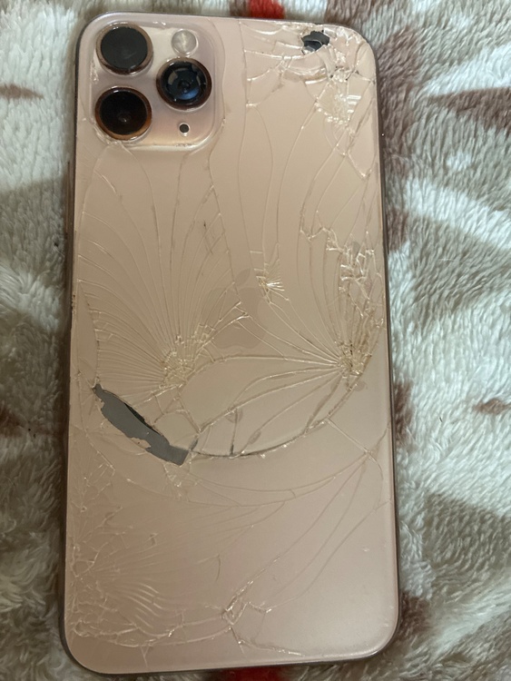 iPhone iPhone11 Pro 256GB au（スマホ）の商品画像 - 査定依頼日：2026年6月14日 - 最高査定価格：10,000円