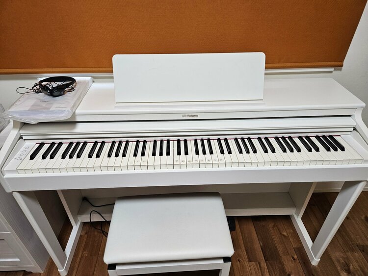 RP701WH（ピアノ・楽器・PA機材）の商品画像 - 査定依頼日：2026年4月4日 - 最高査定価格：5,000円