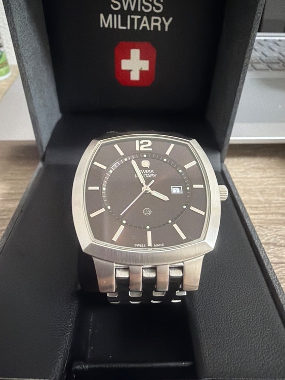 SWISS MILITARY WATCH（高級時計）の商品画像 - 査定依頼日：2026年7月2日 - 最高査定価格：3,000円
