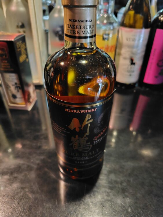 竹鶴ピュアモルト　黒ラベル（お酒）の商品画像 - 査定依頼日：2026年3月6日 - 最高査定価格：8,000円