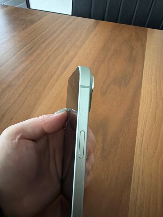 iPhone 15 256GB 楽天モバイル（スマホ）の商品画像 - 査定依頼日：2026年2月28日 - 最高査定価格：60,000円