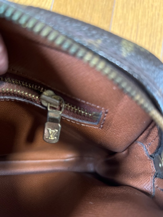 883 TH（ブランドバッグ）の商品画像 - 査定依頼日：2025年8月27日 - 最高査定価格：30,000円