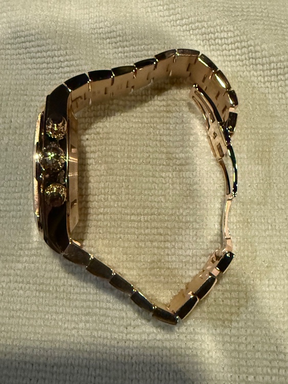 ブランド：ヴァシュロンコンスタンタン  モデル：オーヴァーシーズ  保証書日付：（高級時計）の商品画像 - 査定依頼日：2025年12月28日 - 最高査定価格：8,000,000円