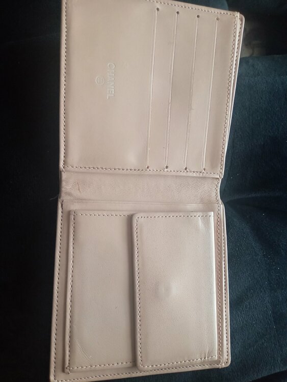 折りたたみ財布（ブランド財布・小物）の商品画像 - 査定依頼日：2026年3月26日 - 最高査定価格：10,000円