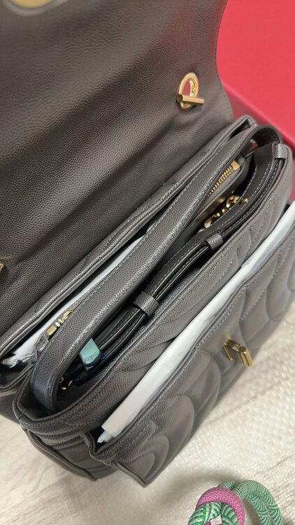 フェラガモ  （ブランドバッグ）の商品画像 - 査定依頼日：2025年1月27日 - 最高査定価格：100,000円