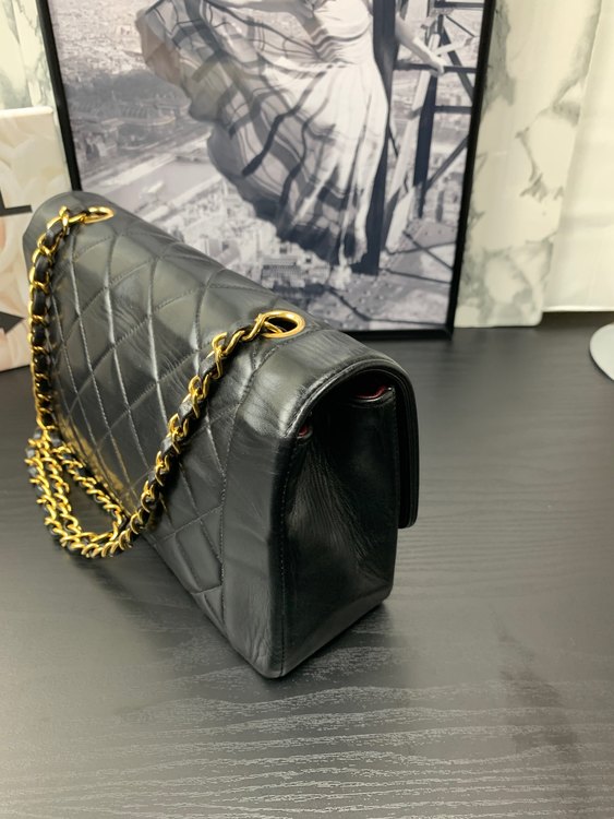 ショルダーバッグ A01165 ダイアナフラップマトラッセ ラムスキン 黒（ブランドバッグ）の商品画像 - 査定依頼日：2022年9月22日 - 最高査定価格：400,000円