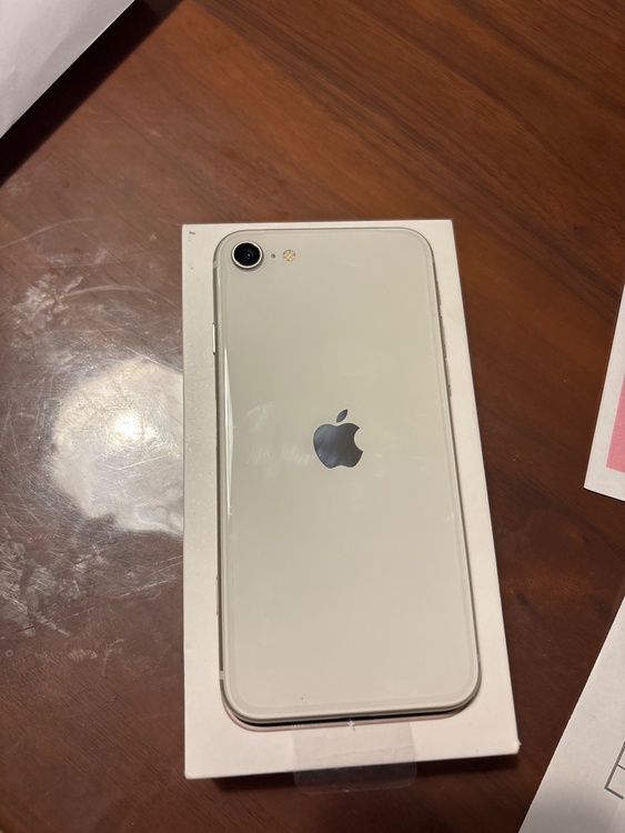 iPhone iPhone SE (第 3 世代) 64GB docomo（スマホ）の商品画像 - 査定依頼日：2026年8月11日 - 最高査定価格：18,000円