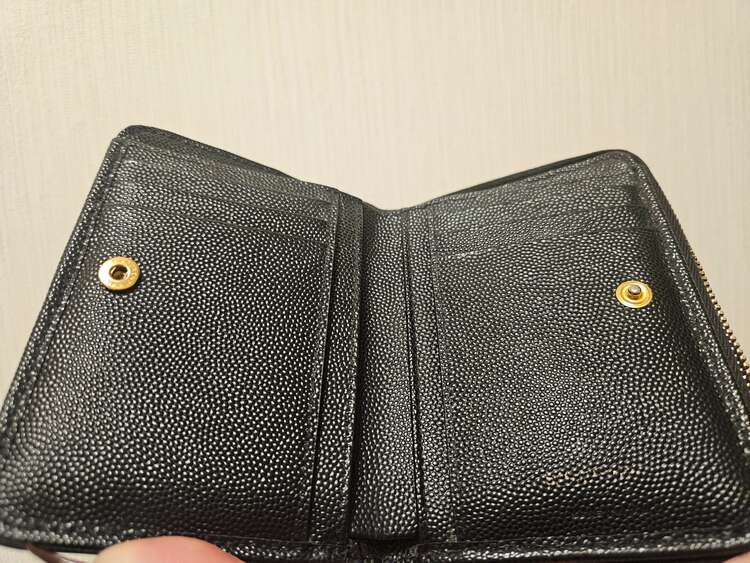 財布（ブランド財布・小物）の商品画像 - 査定依頼日：2025年4月6日 - 最高査定価格：10,000円