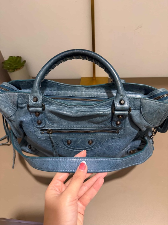 <font dir="auto" style="vertical-align: inherit;"><font dir="auto" style="vertical-align: inherit;">
Balenciaga
</font></font> <font dir="auto" style="vertical-align: inherit;"><font dir="auto" style="vertical-align: inherit;">
please select
</font></font> （ブランドバッグ）の商品画像 - 査定依頼日：2026年3月2日 - 最高査定価格：140,000円