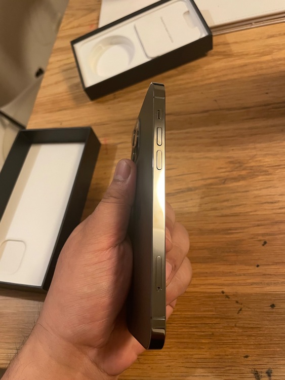 iPhone12Pro 256GB黒（スマホ）の商品画像 - 査定依頼日：2025年9月22日 - 最高査定価格：46,000円