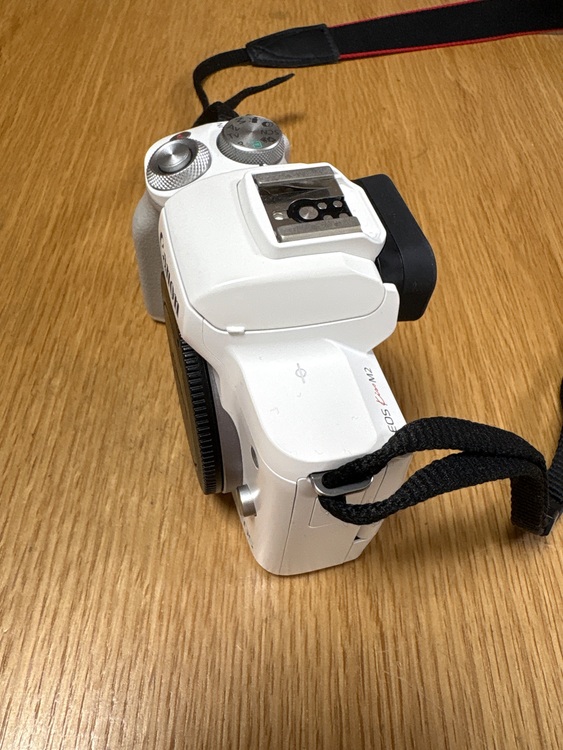 EOS KISSM2（カメラ）の商品画像 - 査定依頼日：2025年10月20日 - 最高査定価格：70,000円