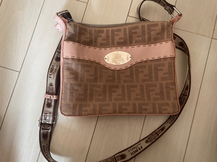 フェンディ  （ブランドバッグ）の商品画像 - 査定依頼日：2025年6月29日 - 最高査定価格：40,000円