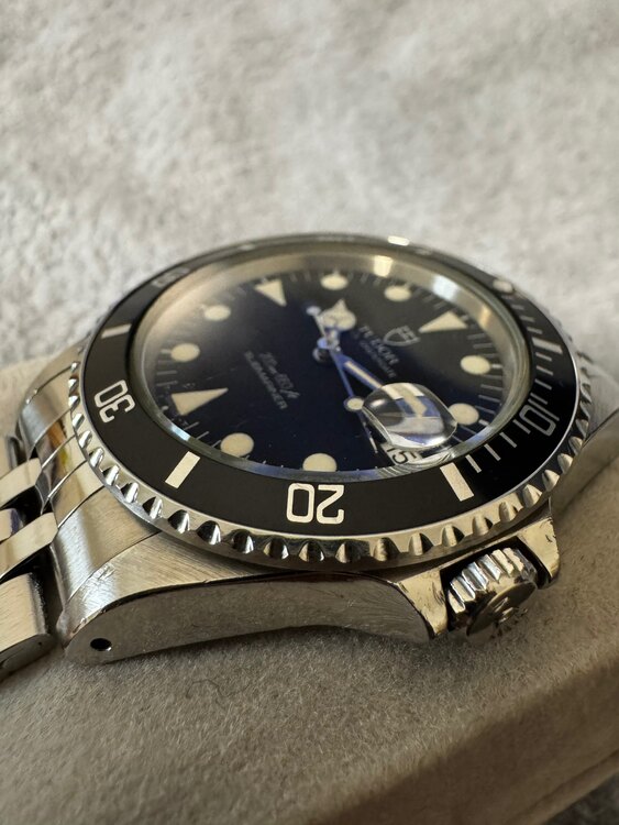 チューダー サブマリーナー 75090 ブラック ステンレススチール（高級時計）の商品画像 - 査定依頼日：2025年1月22日 - 最高査定価格：500,000円